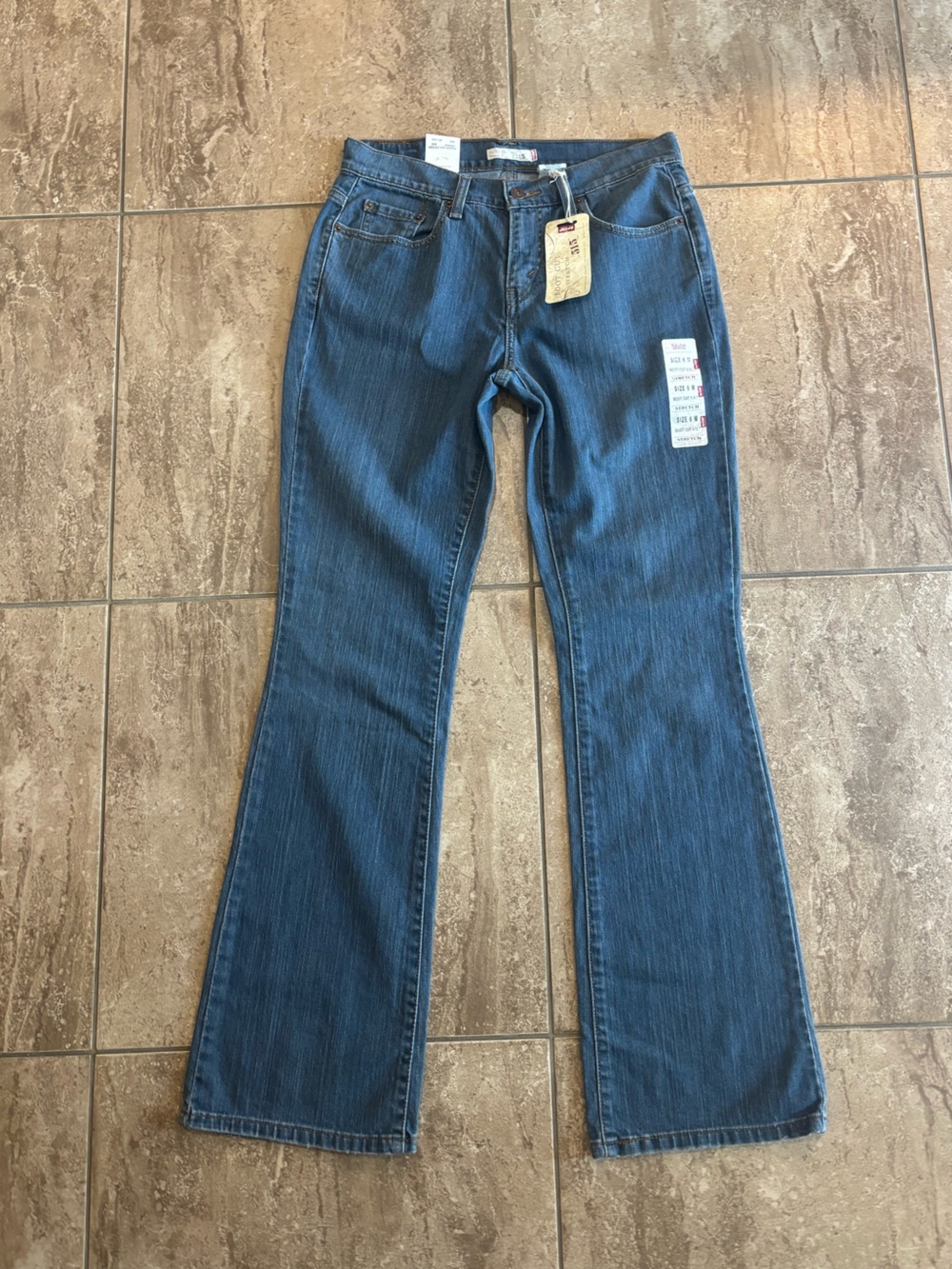 Levi's 515 Bootcut NWT vintage Jeans
Size 8